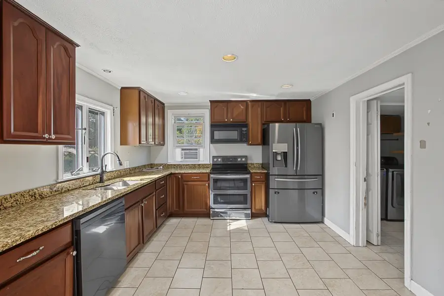 24 Foley St, Attleboro, MA 02703 - #3