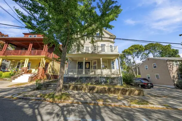 84 11th St, Providence, RI 02906