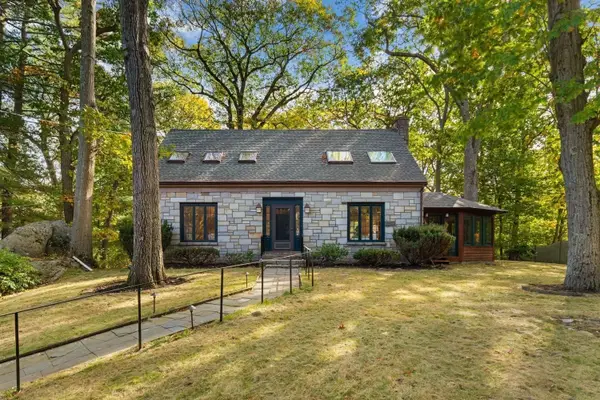 119 Cross Ln, Beverly, MA 01915