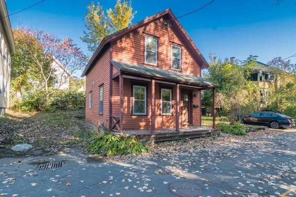 15 Carpenters Lane, Greenfield, MA 01301