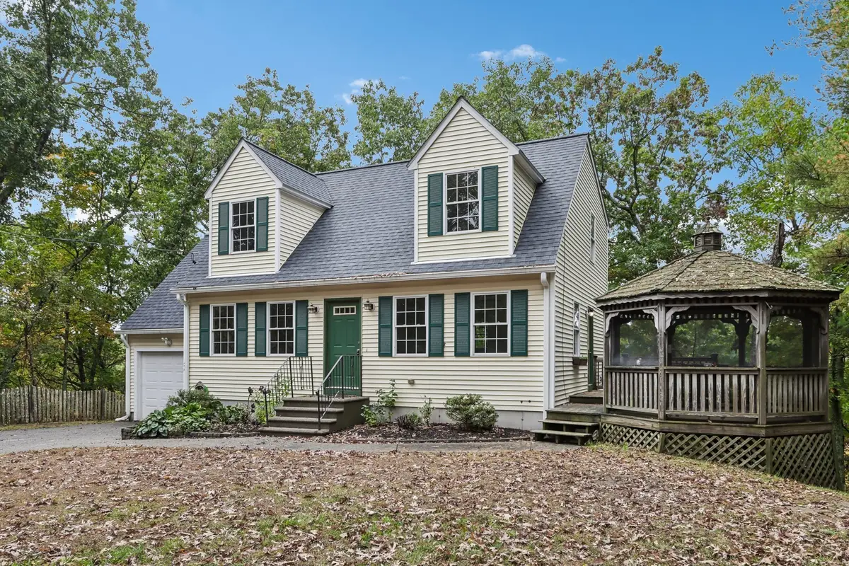 34 Cork Cir, Millville, MA 01529 - #1