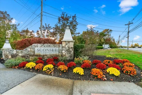 4 Longwood Ln #302, Hanover, MA 02339