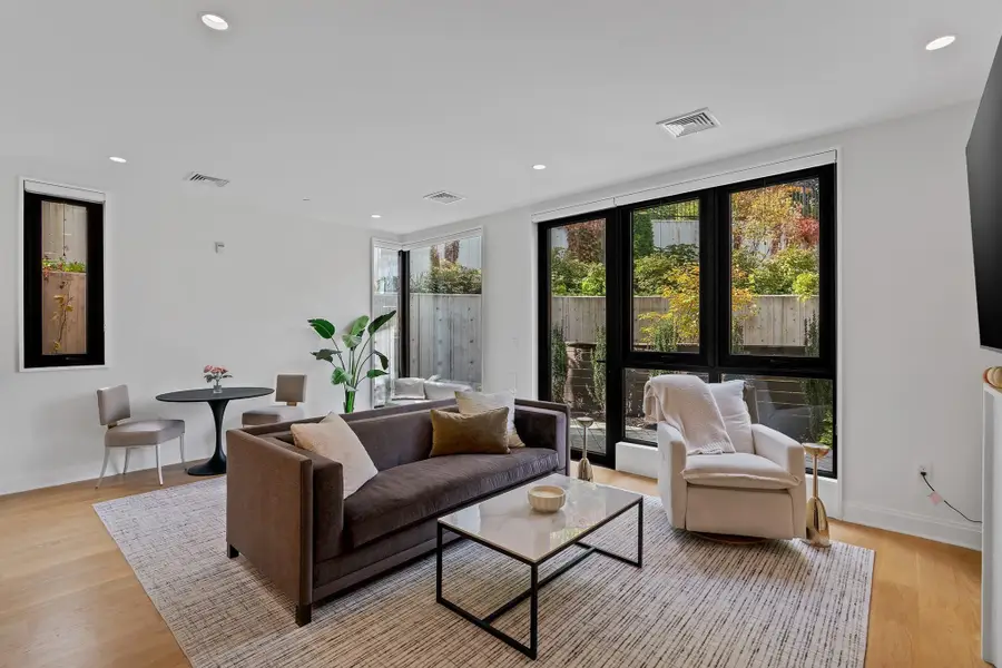 100 Linden St #109, Wellesley, MA 02482 - #2