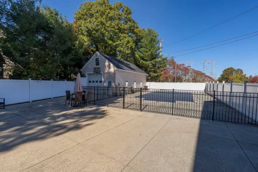 172 Montrose Ave, Wakefield, MA 01880 - #3