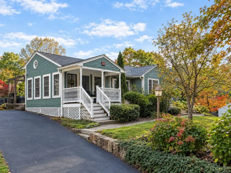 24 Chestnut Street, Grafton, MA 01519 - #2