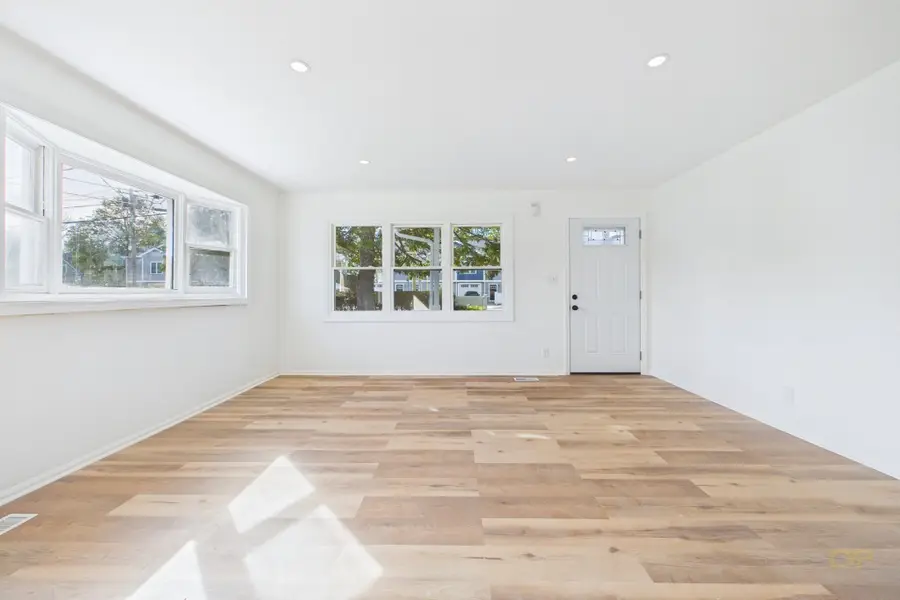 46 Brock Ave, New Bedford, MA 02744 - #3