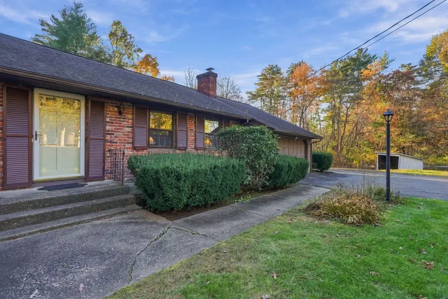 80 Fernwood Dr, East Longmeadow, MA 01028 - #3