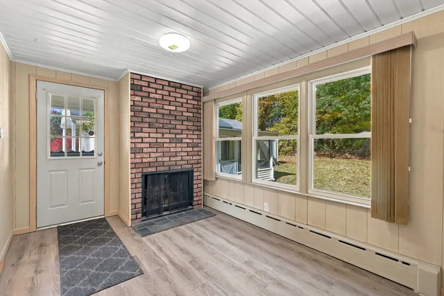 671 James St, Chicopee, MA 01020 - #3