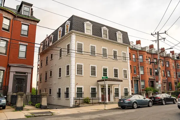 195 Webster St #3, Boston, MA 02128