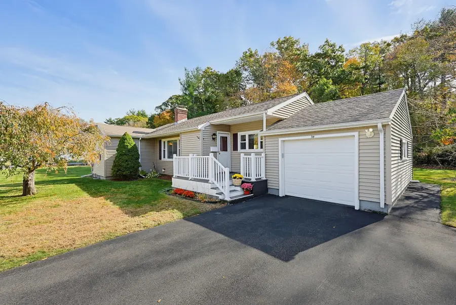 34 Fairlawn St, Whitinsville, MA 01588 - #2