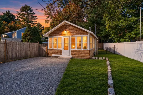 16 West St, Hanson, MA 02341