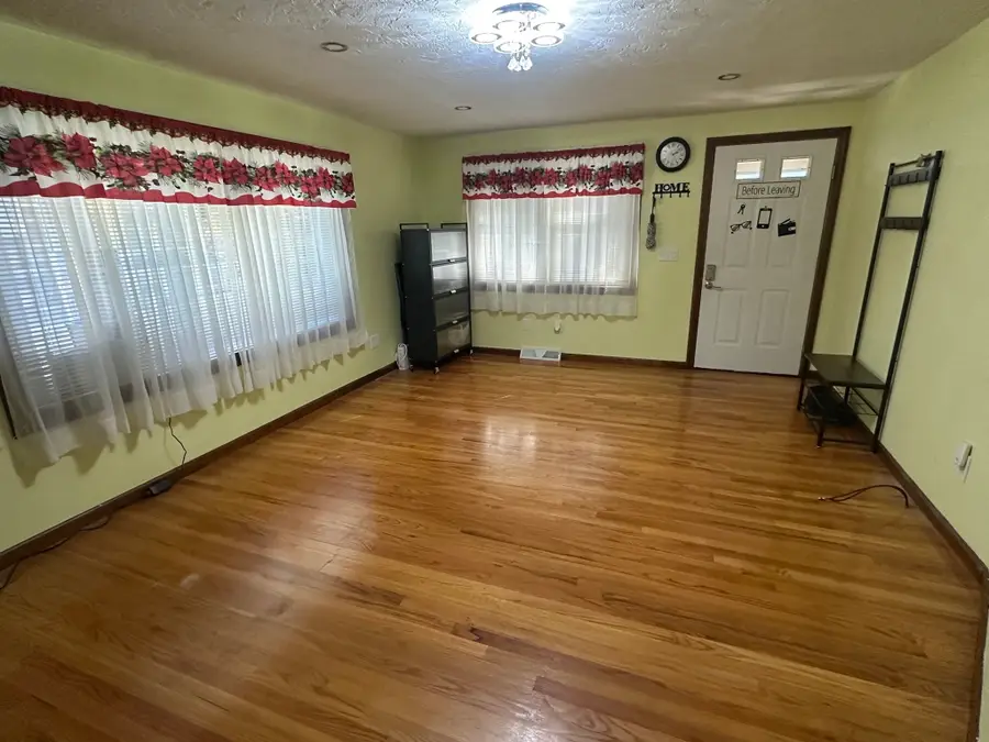 50 Dillon St, Worcester, MA 01604 - #3