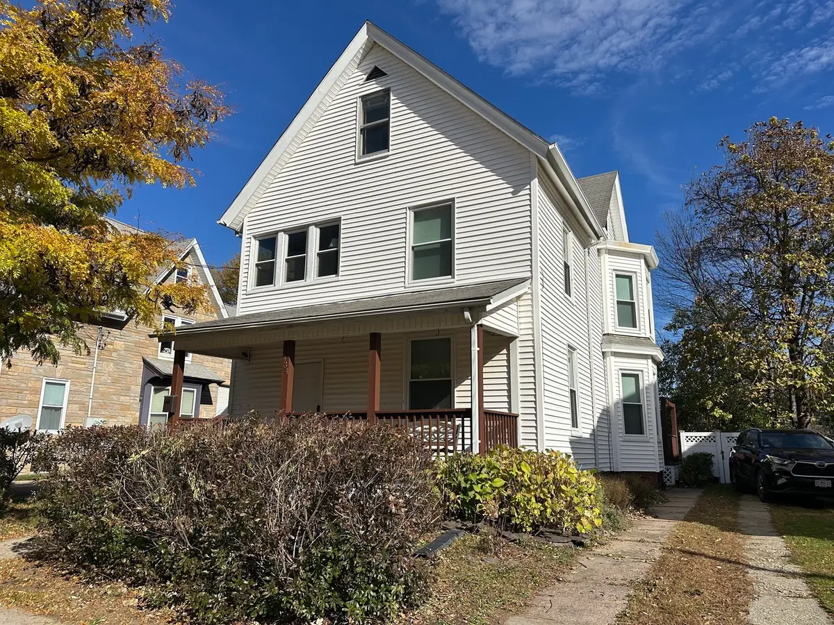 434 Pleasant St, Holyoke, MA 01040 - #1