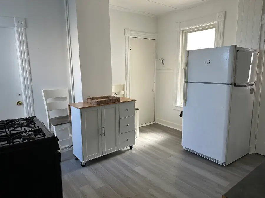 434 Pleasant St, Holyoke, MA 01040 - #3