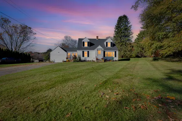 418 Dresser Hill Rd, Dudley, MA 01571