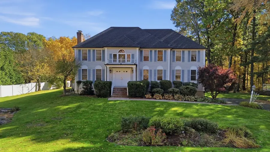 8 Cloverfield Dr, Andover, MA 01810 - #3