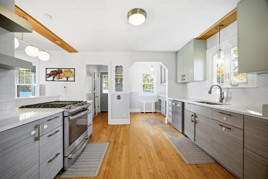 98 Pinehurst Rd, Holyoke, MA 01040 - #3