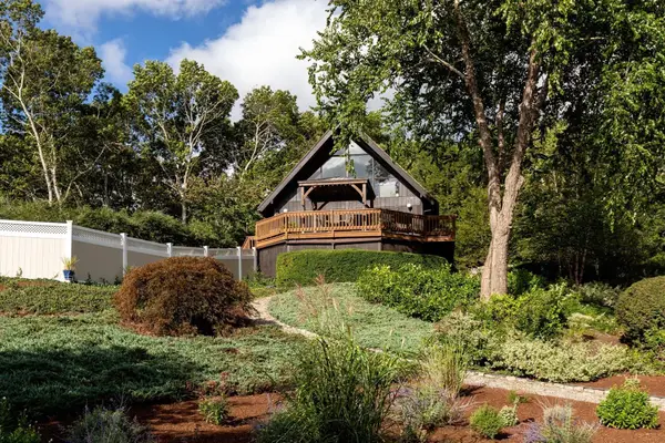 25 Jacqueline Ln, Plymouth, MA 02360