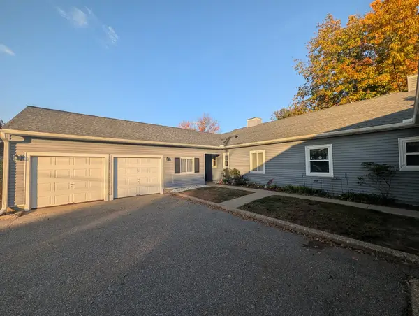 57 Applewood Dr #57, Chicopee, MA 01022