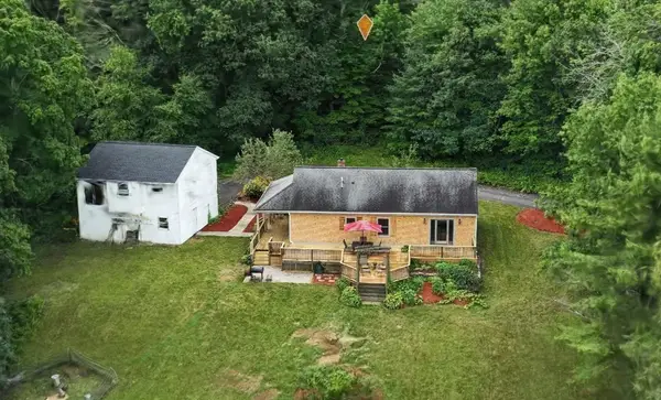 16-18 Curboy Rd, Sturbridge, MA 01566