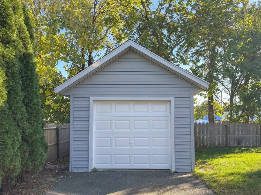 19 Agnes St, Springfield, MA 01118 - #2