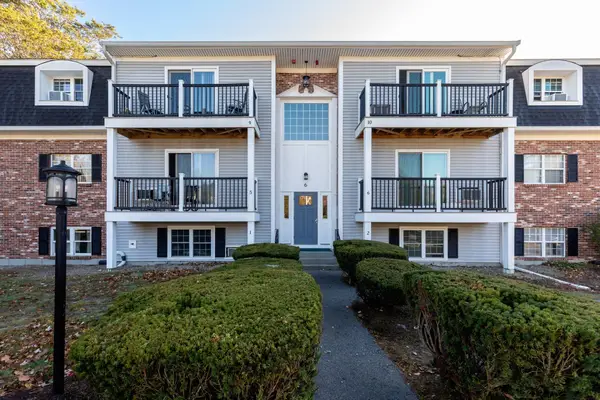 6 Chapel Hill Dr #7, Plymouth, MA 02360