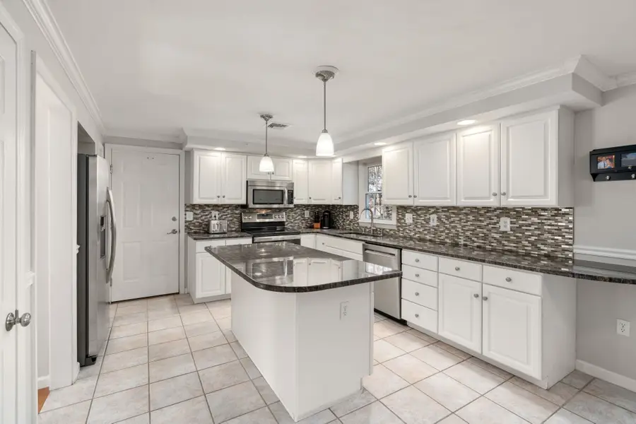 11 Liberty Dr, Northborough, MA 01532 - #3