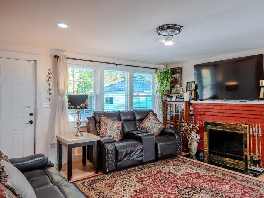 38 Burlington St, Woburn, MA 01801 - #2