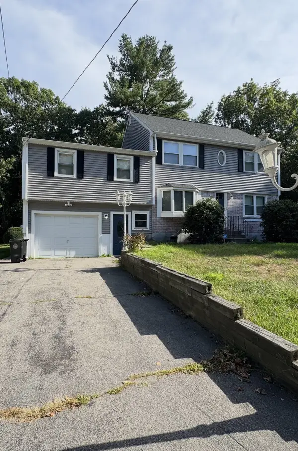 30 Lloyd Ave, Wrentham, MA 02093