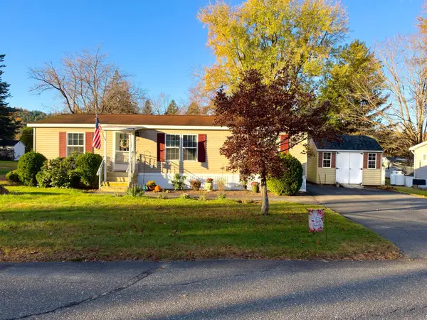 24 Riverview Cir, Brimfield, MA 01010
