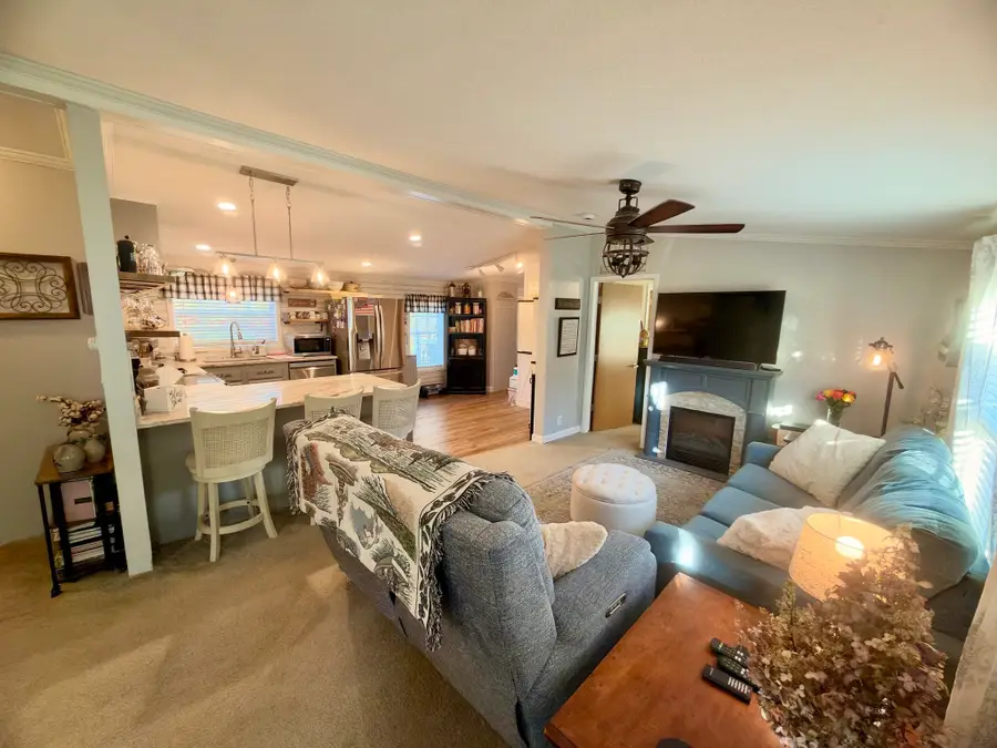 24 Riverview Cir, Brimfield, MA 01010 - #2