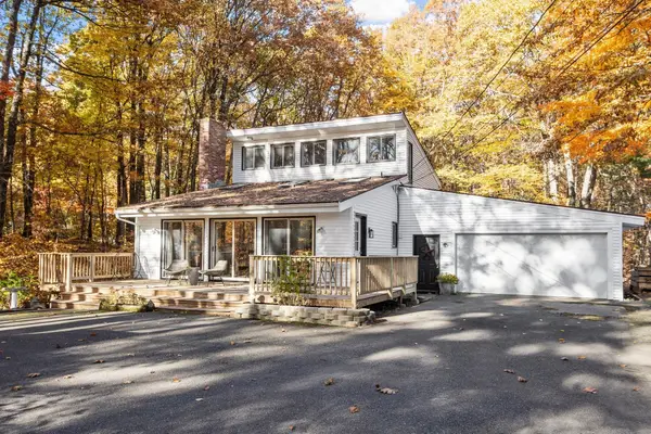 92 Maple St, Sterling, MA 01564