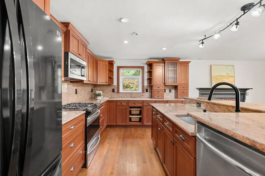 6 Turnbuckle Ln, Tyngsborough, MA 01879 - #3