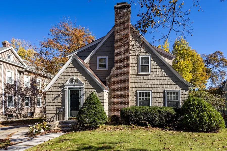 108 Forest St, Worcester, MA 01609 - #2