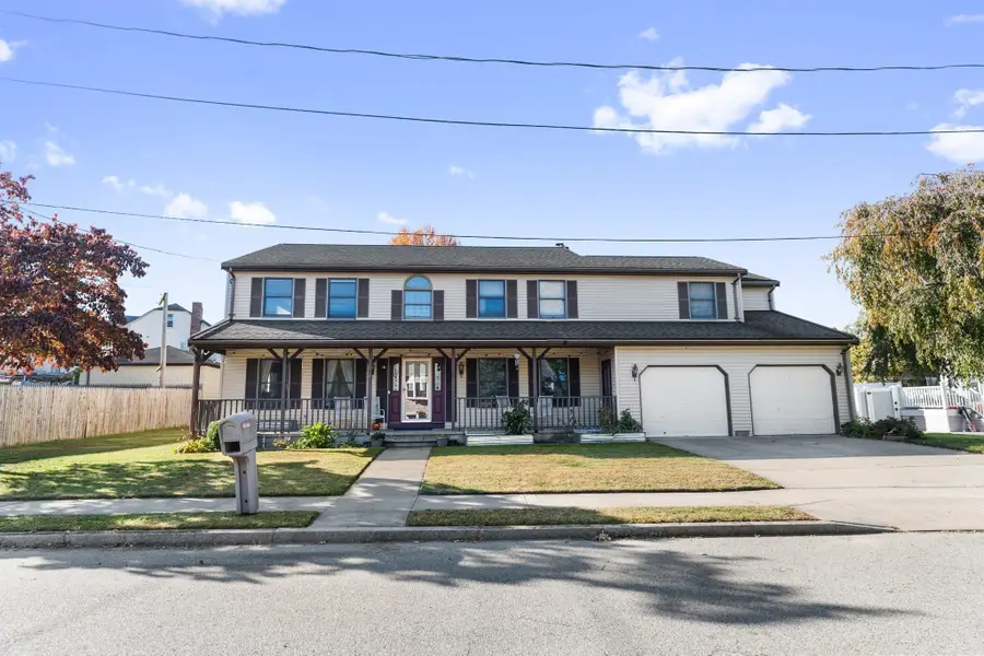 11 Kingston St, New Bedford, MA 02745 - #2