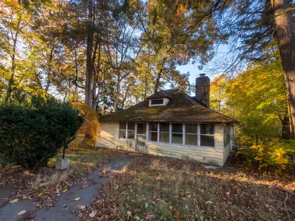 27 Marshland St, Haverhill, MA 01830