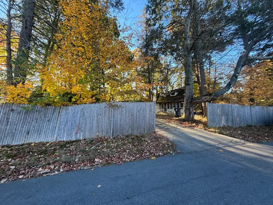 27 Marshland St, Haverhill, MA 01830 - #3