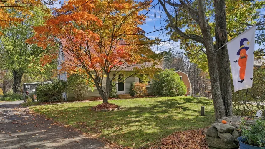 25 Wallace Rd, Sturbridge, MA 01566 - #2