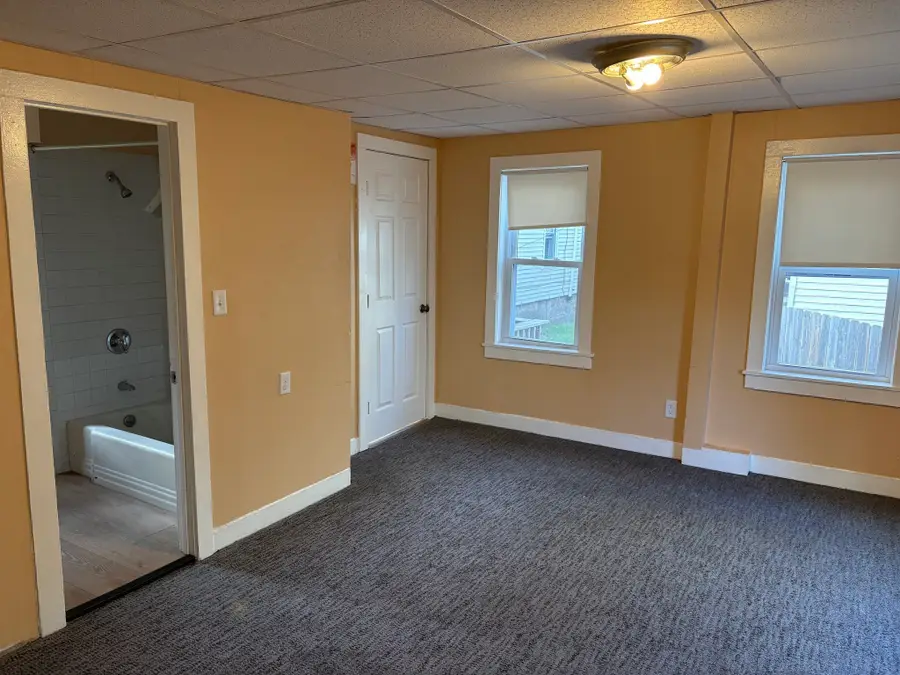 26 Holly St, New Bedford, MA 02746 - #3