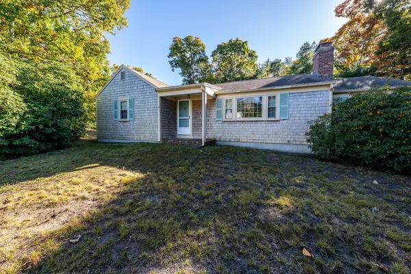9 Greendale Ln, Harwich, MA 02645