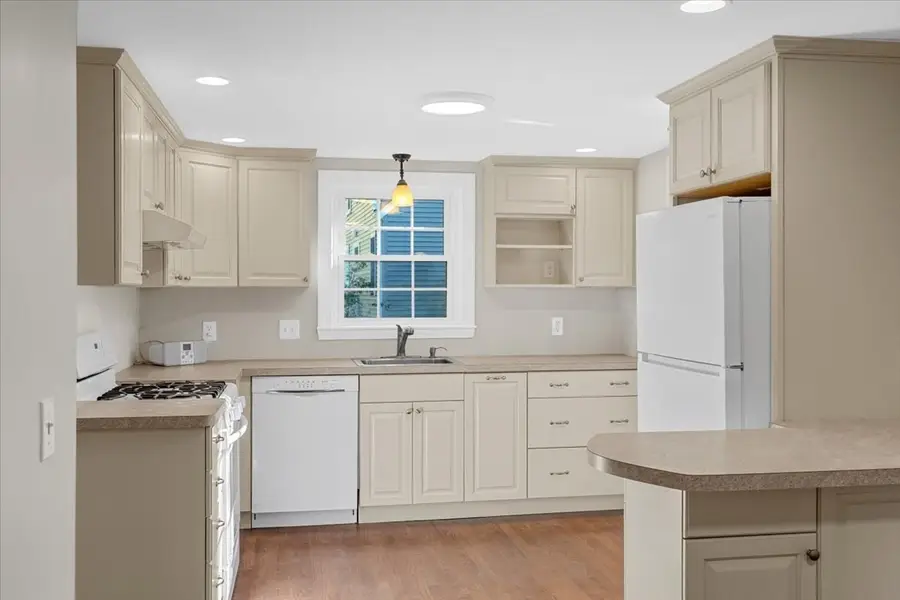 100 Grove St, Norwell, MA 02061 - #3