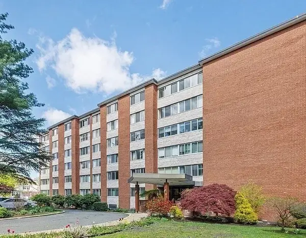 22 Chestnut Pl #114, Brookline, MA 02445