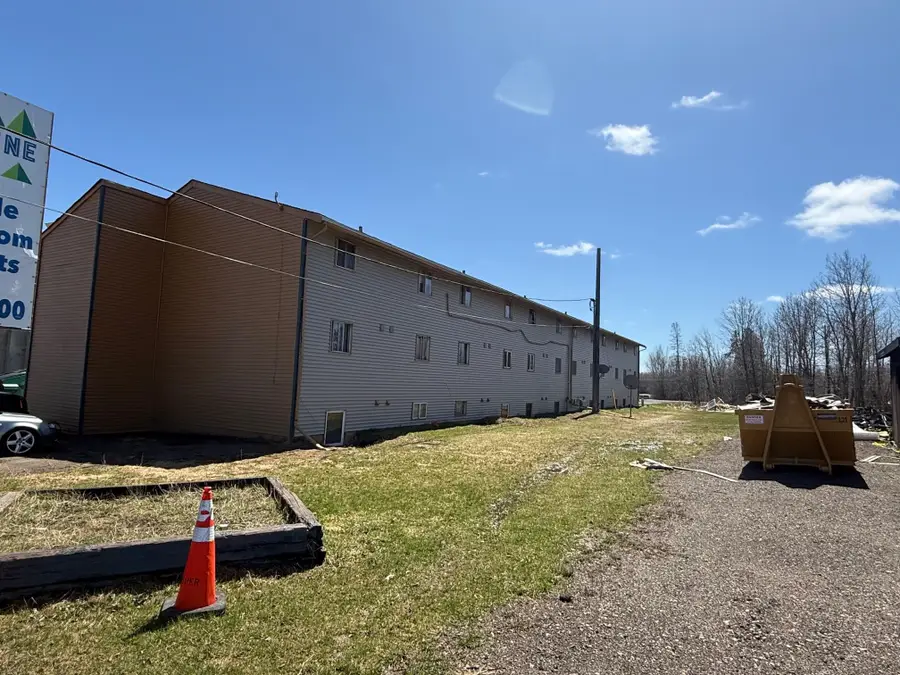 801 E 41st St, Hibbing, MN 55746 - Image #2