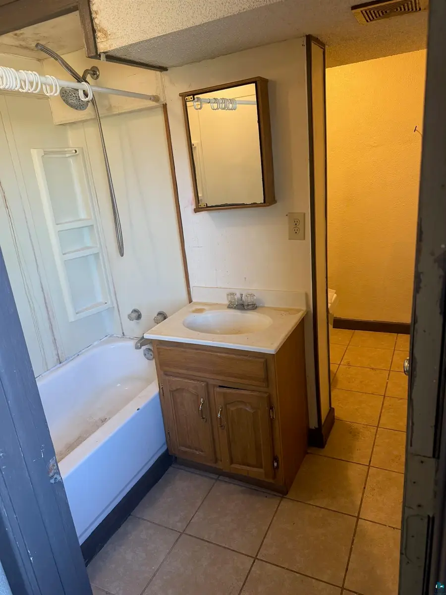 801 E 41st St, Hibbing, MN 55746 - Image #3