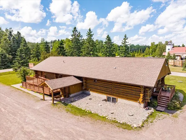 5722 Homestead Rd, Duluth, MN 55804