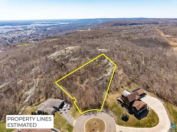 29xx W 15th St, Duluth, MN 55807