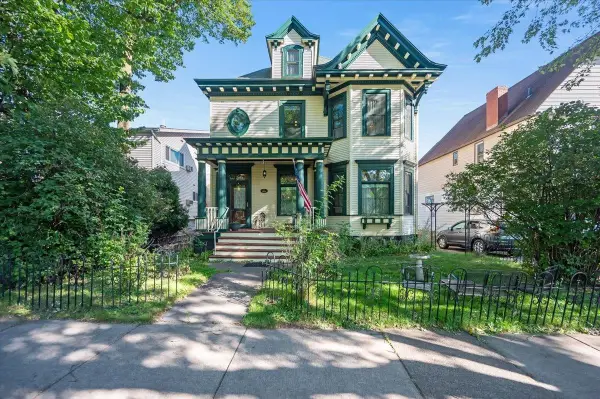 1616 E 1st St, Duluth, MN 55812