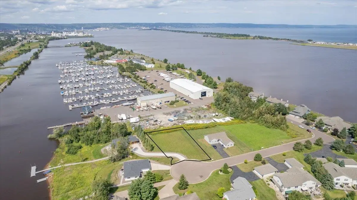 550 Marina Dr, Superior, WI 54880 - #1