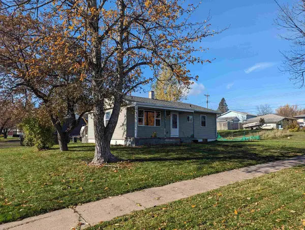 24 Green Ln, Silver Bay, MN 55614