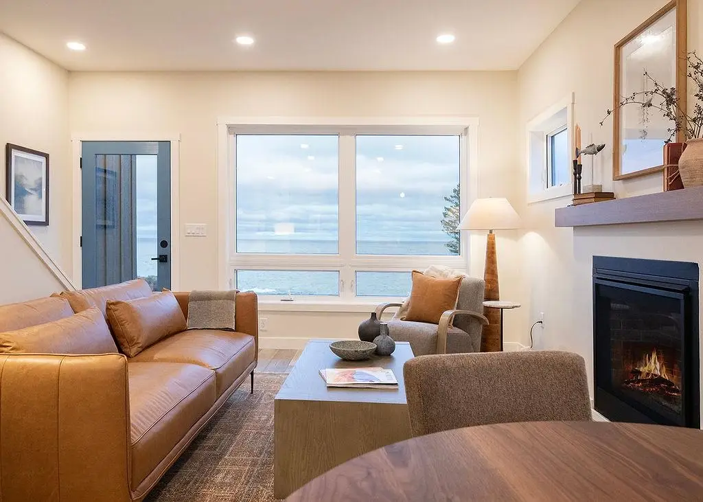 114,116 E Lakeview Dr, Silver Bay, MN 55614 - Image #1